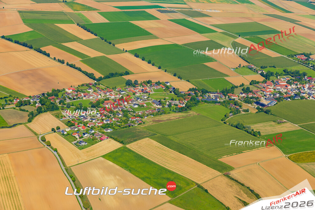 Schöne Luftaufnahme Hofkirchen Laberweinting - Die Luftaufnahme wurde 2025 vom Flugzeug heraus erstellt ( keine Drohne ) - Hochauflösende Luftaufnahme - für professionelle Ausdrucke geeignet. Die Geschenkidee !Mit Lizenz und Bildrechte bestellbar