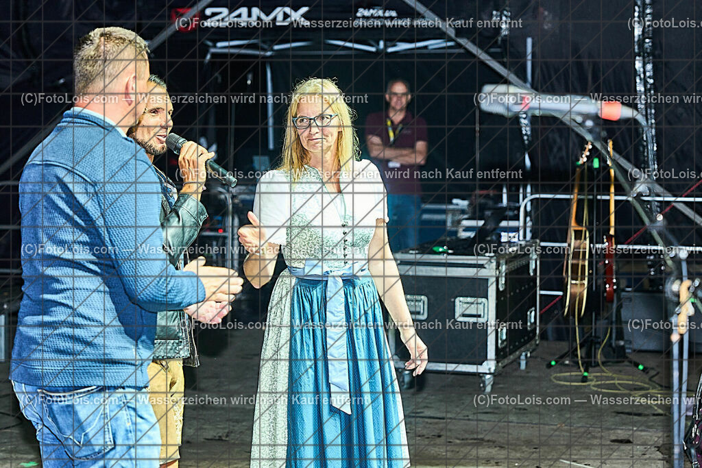 ALP8334_NASCHENWENG_Hollenstein_Zebenholzers | (C)FotoLois.com, Alois Spandl, Vorprogramm zum Konzert von Melissa NASCHENWENG auf BERGBAUERNTOUR beim KÖNIGSBERG OPEN AIR in Hollenstein, Interview mit Bürgermeisterin Manuela Zebenholzer, Sa 2. September 2023.