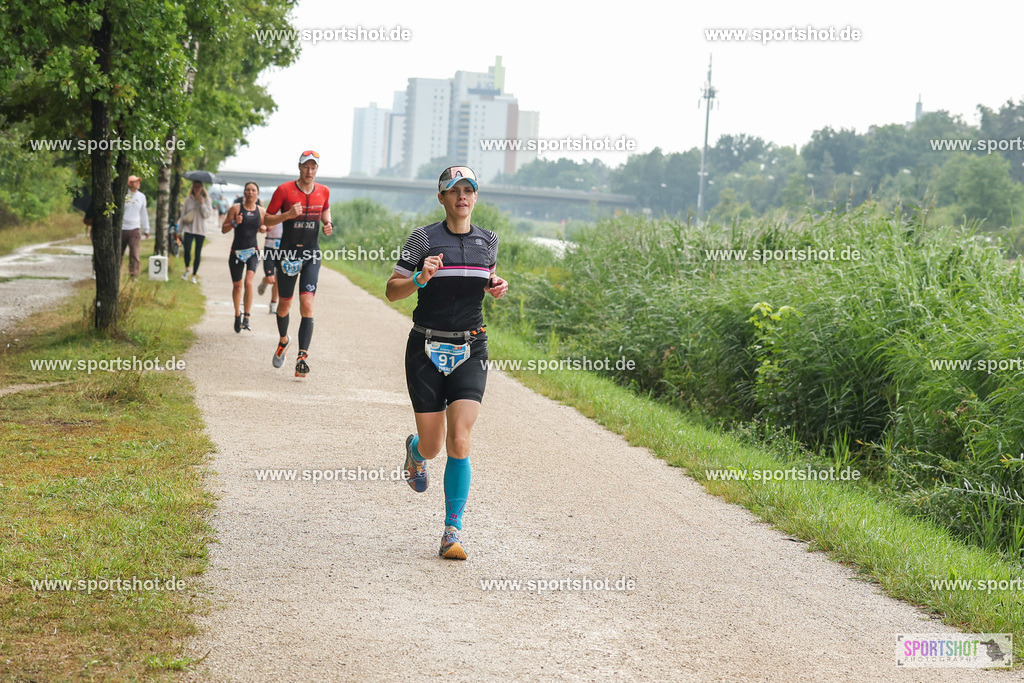 LUR_1551 | 34. M-net Erlanger Triathlon 2025 #erlangertriathlon  #mnettriathlon2025 #mnettriathlon #team #olympischedistanz #mitteldistanz #triathlon #maindonaukanal  #erlangertriathlon2025 #yourpictrs #tv1848 #tv1848erlangen  #triathlonbayern #sportinerlangen #demsportverbunden #sportshot_your_pictrs Copyright: www.sportshot.de