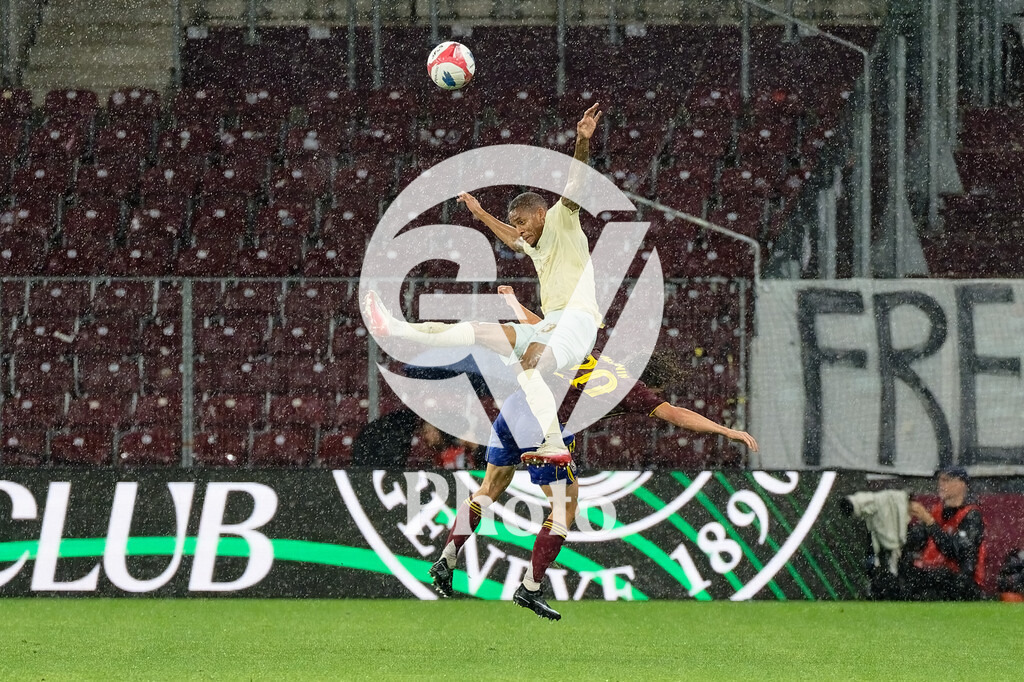 UEFA Conference League Play-offs 2nd leg - Servette FC v FC Shakhtar Donetsk | Pedro Henrique (13 FC Shakhtar Donetsk) and Theo Magnin (20 Servette FC) battle for the ball (duel)  during the UEFA Conference League Play-offs 2nd leg match between Servette FC and FC Shakhtar Donetsk at Stade de Geneve in Geneva, Switzerland