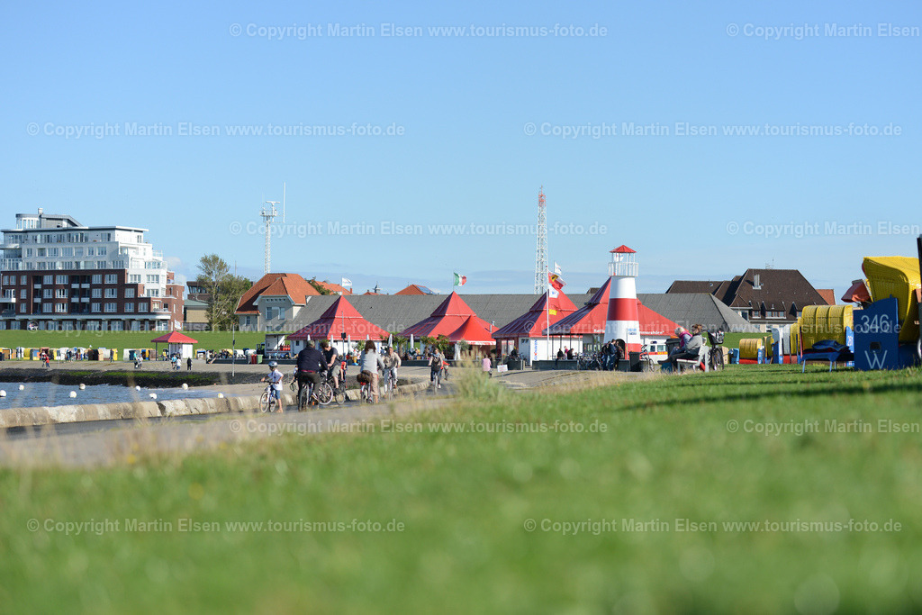 Cuxhaven_ELS_8554140831a | Cuxhaven - Aufnahmedatum: 26.08.2014, Aufnahmehöhe:  m, Koordinaten:  - , Bildgröße: 6624 x  4421 Pixel - Copyright 2014 by Martin Elsen, Kontakt: Tel.: +49 157 74581206, E-Mail: info@schoenes-foto.deSchlagwörter:Promenade,Grimmershörn,Ferien,Kurort,Strand,Tourismus,Urlaub, - Realisiert mit Pictrs.com