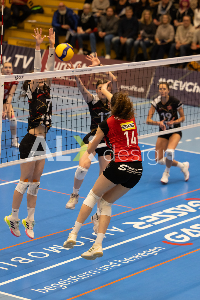 Volleyball I Frauen I Saison 2025-2026 I CEV Volleyball Challenge Cup 2026 | Women I 16th Finals I VC Kanti Schaffhausen - TJ Ostrava I 03.12.2025 | VC Kanti Schaffhausen - 14 Josipa Marković (HR) – Aussen - Realisiert mit Pictrs.com