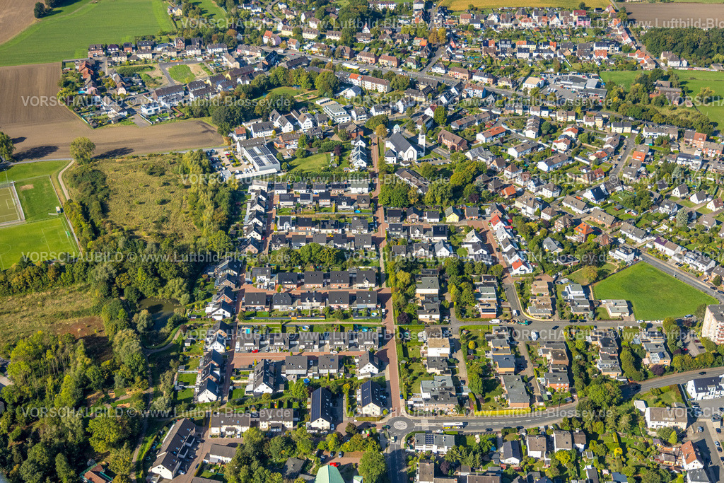 Hamm250900167 | Luftbild, Einfamilienhaus Neubau Wohngebiet Daberg, Albert-Spieker-Weg, kath. Kirche St. Liborius, Stadtbezirk Pelkum, Hamm, Ruhrgebiet, Nordrhein-Westfalen, Deutschland