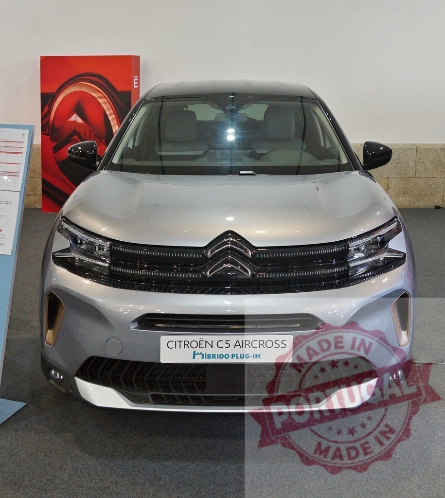Citroën C5 Aircross hybrid SUV presented at exhibition | Citroën C5 Aircross plug-in hybrid SUV on display at an exhibition - Realisiert mit Pictrs.com