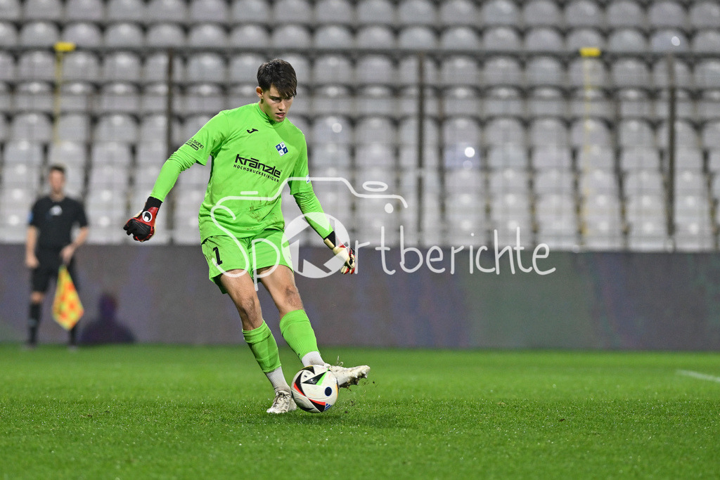 FC Bayern Amateure - FV Illertissen | Am Ball Markus PONATH (FV Illertissen #1) / Freisteller / Einzelfoto