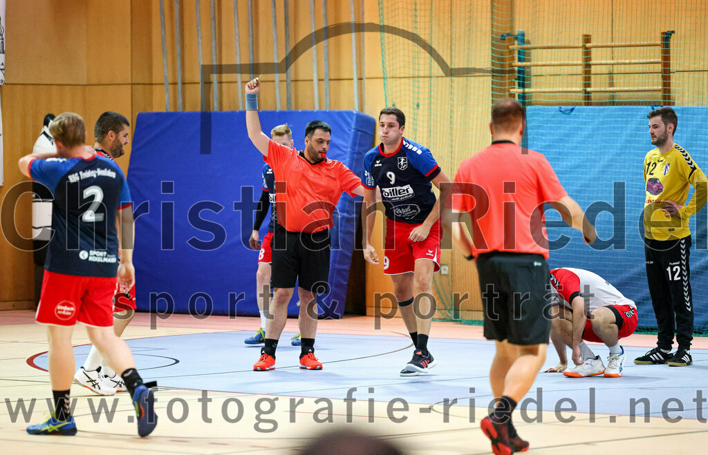 2022-09-24_075_SpVgg_Altenerding_gegen_HSG_Freising-Neufahrn | Erding, Deutschland, 24.09.2022:
Handball, Bezirksoberliga Männer 2022 / 2023, 2. Spieltag, SpVgg Altenerding gegen HSG Freising-Neufahrn, Endergebnis: 18:26

Alexander Heldner (HSG Freising-Neufahrn, #9), Otto Donaubauer (SpVgg Altenerding, #12)

Foto: Christian Riedel / fotografie-riedel.net