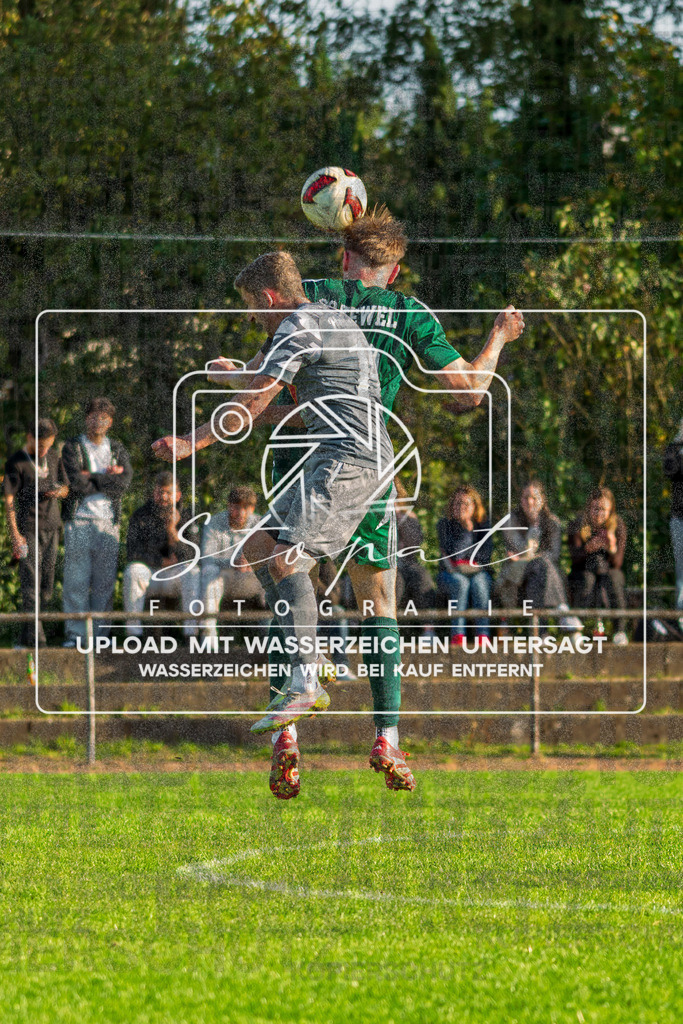 261004-HMKSCT-0012 | v.l. Rene Brandstädter (Heidmark #14), Michel Von-Elling (SC Tewel #10);Kreisliga Herren HK - Heidmark vs. SC Tewel am 04.10.26 in Heidmarkstadion, Bad Fallingbostel - Realisiert mit Pictrs.com