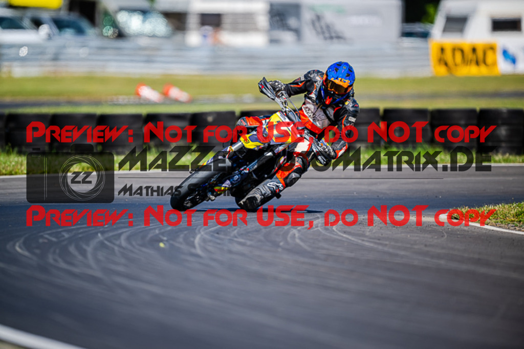 MaZZes_FotoMatrix_220702_134 | S1