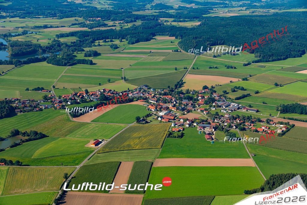 Die Luftaufnahme Muschenried - Winklarn wurde 2021 mittels Flugzeug (keine Drohne) erstellt. Hohe Auflösung -für große Poster und Wandbilder geeignet!