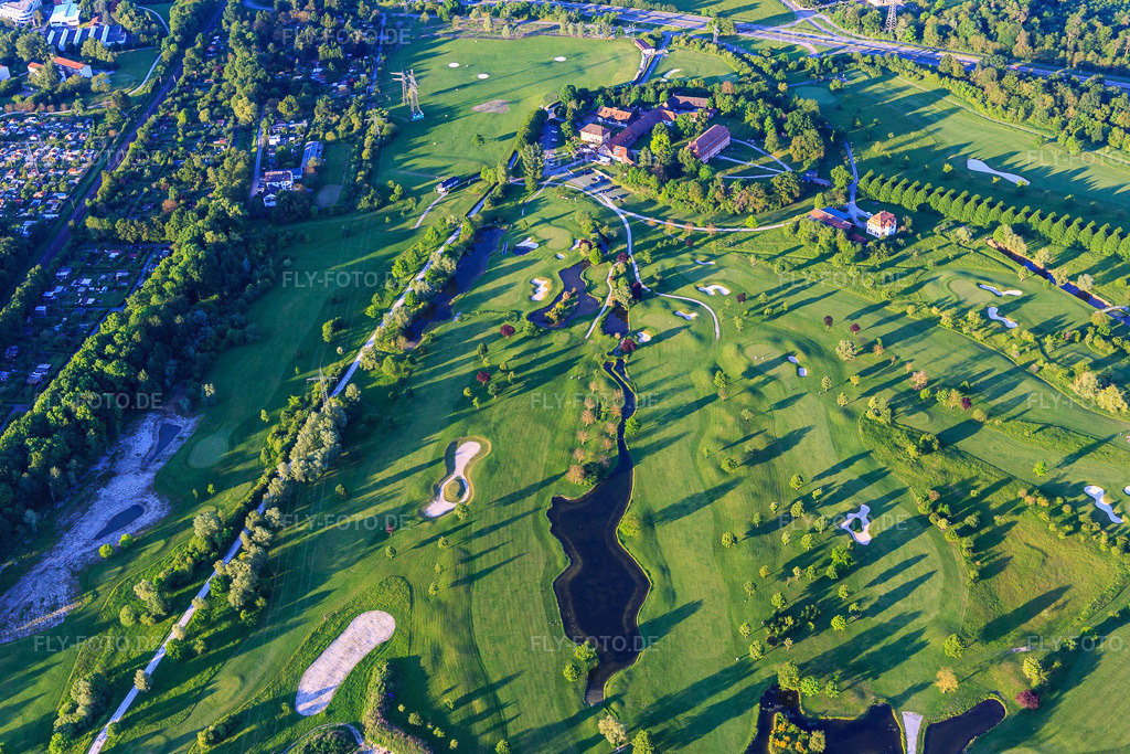 Luftbild: Schloss und Golfplatz Hofgut Scheibenhardt im Ortsteil Beiertheim-Bulach in Karlsruhe im Bundesland Baden-Württemberg in Deutschland. Foto: IMG_099544.jpg vom 21.05.2017 durch Werner Riehm/FLY-FOTO.deWWW.HOFGUT-SCHEIBENHARDT.DE