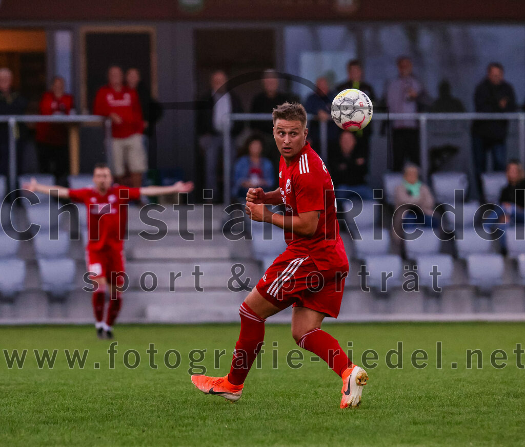 2023-08-01_008_FC_Finsing_gegen_SpVgg_Altenerding | Finsing, Deutschland, 01.08.2023:
Fußball, TOTO Pokal 2023 / 2024, 1. Spieltag, FC Finsing gegen SpVgg Altenerding, Endergebnis: 0:5

Stefan Jell (FC Finsing, #5)

Foto: Christian Riedel / fotografie-riedel.net