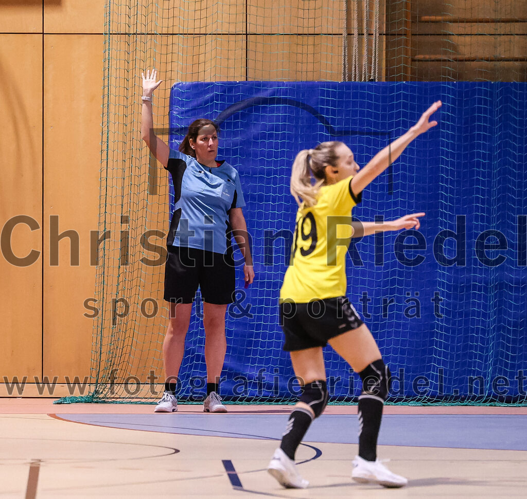 2025-01-11_017_SpVgg_Altenerding_gegen_HF_Scheyern | Erding, Deutschland, 11.01.2025:Handball, Bezirksoberliga Frauen Altbayern 2024 / 2024, 10. Spieltag, SpVgg Altenerding gegen HF Scheyern, Endergebnis: 20:23Schiedsrichterin Stephanie Geil-WoppererFoto: Christian Riedel / fotografie-riedel.net