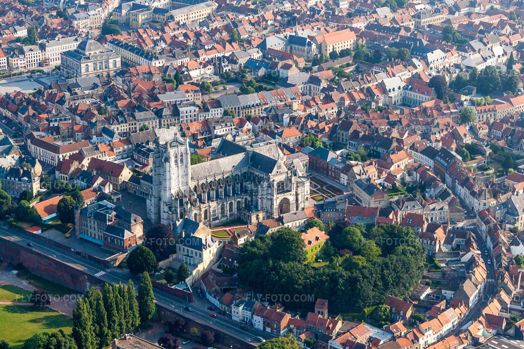 Aerial view: Cathedral Cathedral of Saint-Omer in Saint-Omer in the state Pas de Calais, France.Photo: IMG_58930.jpg taken on 07/22/2013 by Werner Riehm/FLY-FOTO.comResolution of the original: 4356 x 2904 px