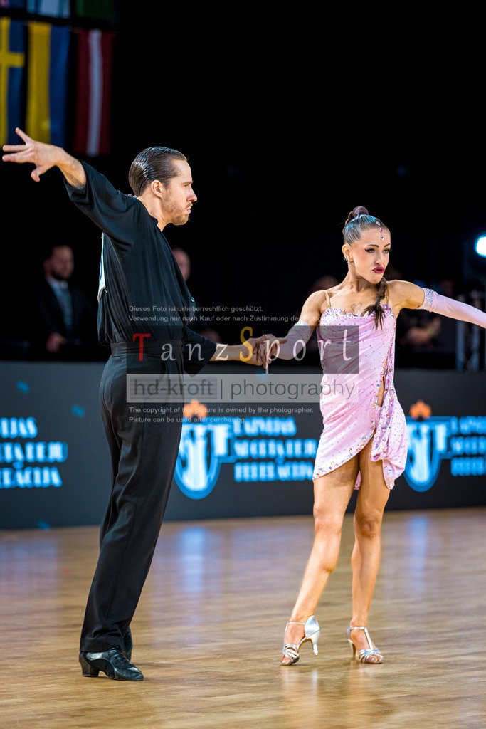 20251213_Baltic-GP_1944-2 | Tanzsportbilder, Standardtanz, Lateintanz, WDSF, DTV, LTVB, dancecomp, goc, hessen tanzt, blaues band der spree, walzer, tango, wiener walzer, slowfox, quickstepp, samba, rumba, cha-cha-cha, paso doble. jive, hd-kroft photography, turniertanzsport