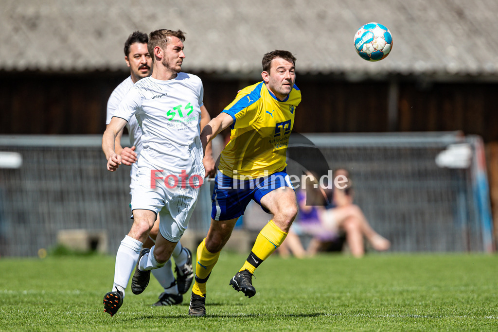 SC Böbing vs SG SV Eberfing/SV Söchering | Abstiegs Qualifikationsrunde A-Klasse Gruppe P, SC Böbing vs SG SV Eberfing/SV Söchering, 20240414,
Duell zwischen Tobias KREUTTERER (SCB 16) und Josef LUIDL (SVES 6),
2024-04-14 in Böbing (Sportplatz Böbing)
16 Tobias KREUTTERER (SCB 16), 6 Josef LUIDL (SVES 6)
Copyright: WolfgangxLindner foto-lindner.de
