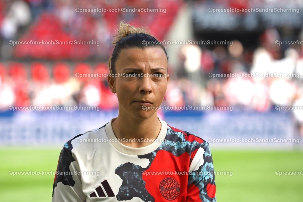 xSSC09032502052 | 09.03.2025, xsscx, Frauen Fußball, 1. FC Köln - FC Bayern München, 1. Fußball Bundesliga, 16. Spieltag, RheinEnergie-STADION, Saison 2024 2025: Arianna Caruso (FC Bayern München 27) DFB regulations prohibit any use of photographs as image sequences and or quasi-video. Nordrhein-Westfalen Deutschland