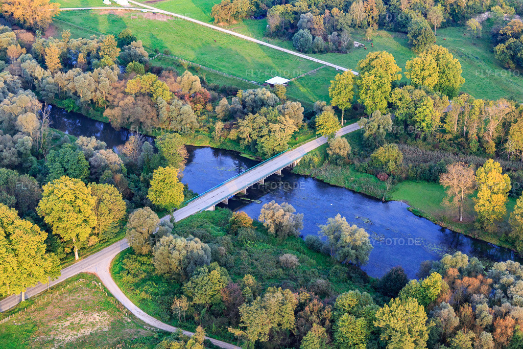 Luftbild: Brücke über die Moder in Fort-Louis im Bundesland Bas-Rhin in Frankreich. – Foto: IMG_074358.jpg vom 04.10.2014 durch Werner Riehm/FLY-FOTO.de – Auflösung des Originals: 5472 x 3648 px