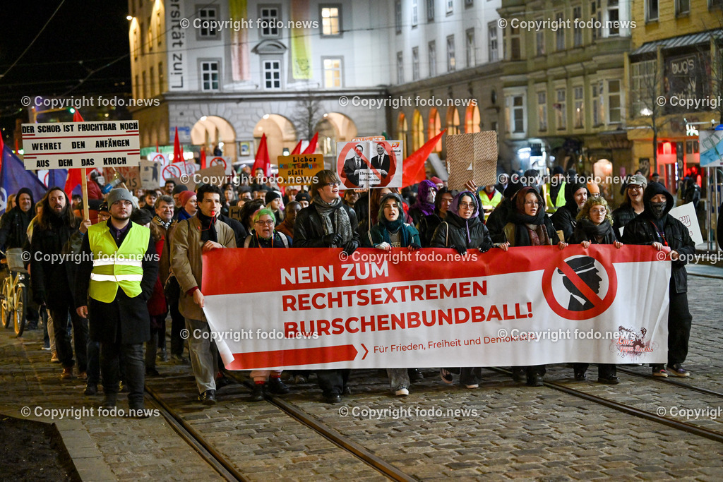 Demonstration gegen Burschenbundball in Linz_ 03.02.2024-14 | 03.02.2024, Stadt Linz, AUT, Demonstration gegen Burschenbundball in Linz, im Bild Demonstrationsteilnehmer