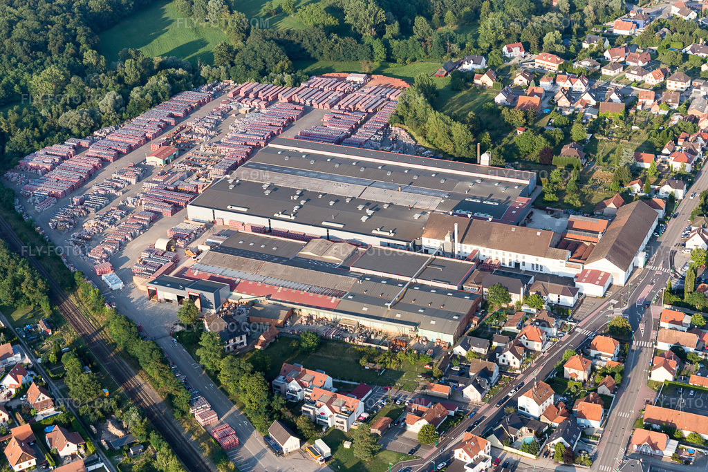 Aerial view: Factory premises of the Wienerberger brickworks in Seltz in the state Bas-Rhin, France.Photo: IMG_109158.jpg taken on 07/25/2018 by Werner Riehm/FLY-FOTO.comResolution of the original: 5472 x 3648 px