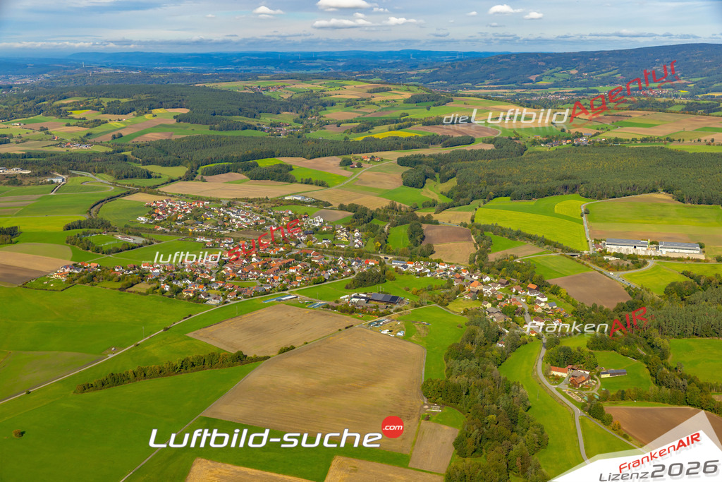 Das Luftbild zeigt :  Seybothenreuth - Die Luftaufnahme wurde 2024 vom UL-Flugzeug aus erstellt ( keine Drohne ) - Hochauflösende Luftaufnahme - Für grossformatige Ausdrucke geeignet. Die Geschenkidee !Mit Lizenz und Bildrechte bestellbar