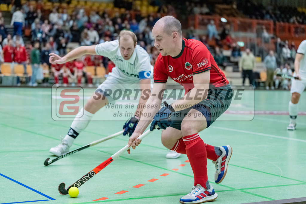 HK_20231216_107449 | 1. Bundesliga Herren  Crefelder HTC - Blau Weiß Köln am 16.12.2023 Sporthalle Glockenspitz, Krefeld , Lars Schulte ( Blau Weiß Köln #14 ) , Ehling Jonathan ( Crefelder HTC #22 )
