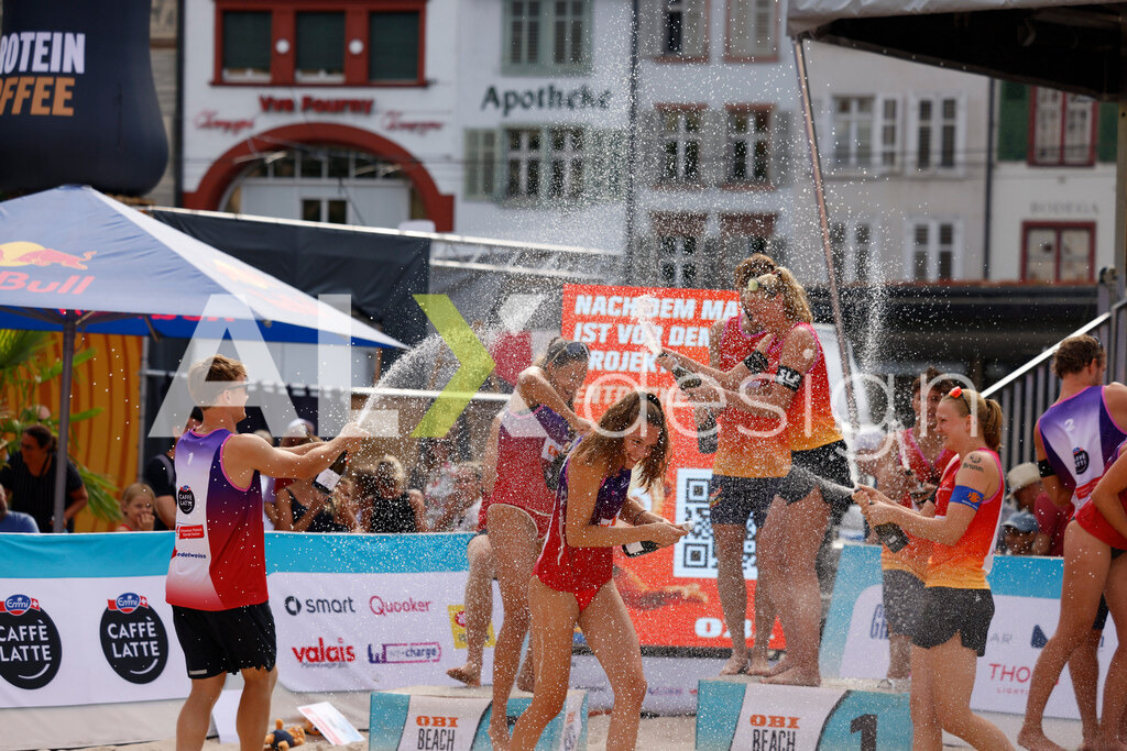Obi BeachTour 2026 - Basel | BASEL, SWITZERLAND - JULY 19: MURIEL BOSSART (SUI) and LINDA ABBÜHL (SUI), ELENA CSONTOS (SUI) and FANNY DEECKE (SUI), ZOÉ FLÜCKIGER (SUI) and NADINE DEMIERRE (SUI), LEO DILLIER (SUI) and LUC EMANUEL FLÜCKIGER (SUI), FLORIAN BREER (SUI) and MATHIS KÄLIN (SUI), SIMON HAGENBUCH (SUI) and YVES HAUSSENER (SUI) during the Obi BeachTour 2026 celebration at Barfüsserplatz on July 19, 2026 in Basel, Switzerland. - Realisiert mit Pictrs.com