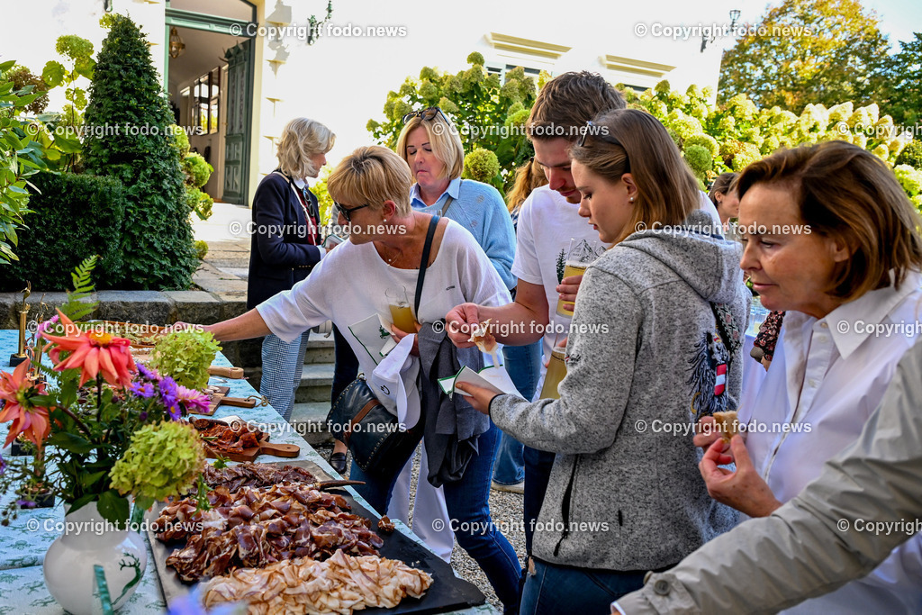 Inner Wheel Club Linz_ Charity Oldtimerfahrt_ 21.09.2024-128 | 21.09.2024, Linz, AUT, Inner Wheel Club Linz,  Charity Oldtimerfahrt im Bild Inner Wheel Club Linz,  Charity Oldtimerfahrt, Teilnehmer©Harald Dostal / fodo.media