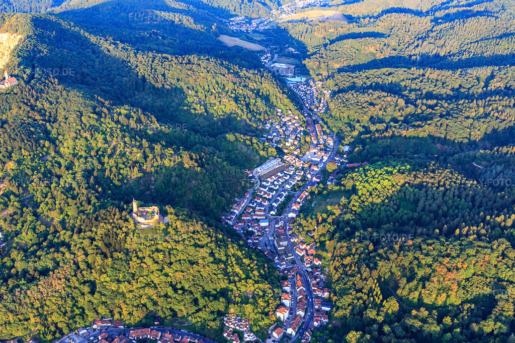 Luftbild: Gorxheimer Talstraße in Weinheim im Bundesland Baden-Württemberg in Deutschland. Foto: IMG_109401.jpg vom 30.07.2018 durch Werner Riehm/FLY-FOTO.de