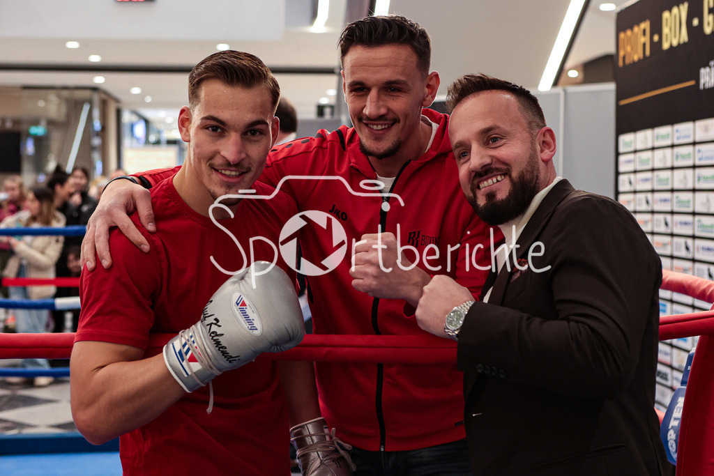 Profi - Box - Gala / Show Training | Burder von Robin KRASNIQI und Burim HAZROLLI mit einem Nachwuchsboxer