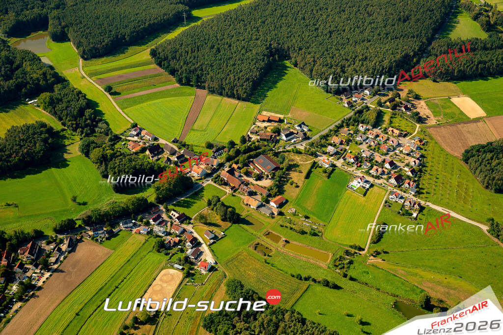 Das Luftbild zeigt : Ottersdorf Bauplatz Grundstück Büchenbach - Die Luftaufnahme wurde 2023 vom UL-Flugzeug aus erstellt ( keine Drohne ) - Hochauflösende Luftaufnahme - Für grossformatige Ausdrucke geeignet. Die Geschenkidee !Mit Lizenz und Bildrechte bestellbar