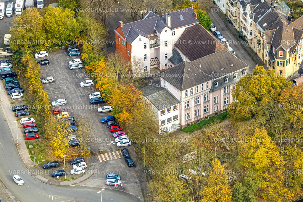 Hagen251101821 | Luftbild, Pestalozzischule und Parkplatz, herbstliche Bäume, Hohenlimburg, Hagen, Ruhrgebiet, Nordrhein-Westfalen, Deutschland
