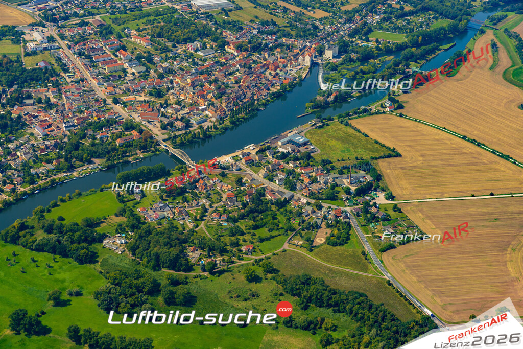 Neue Luftbildaufnahme der Stadt Alsleben - Das Luftbild wurde 2025 vom UL-Flugzeug heraus erstellt ( keine Drohnenaufnahme ) - Hochauflösende Luftaufnahme - für Wandbilder und großformatige Ausdrucke geeignet. Das besondere Geschenk!Hier alle&nbsp;Infos zur Lizenzierung der LuftaufnahmeWir fliegen auch dieses Jahr wieder in Ihre Region um Luftbilder zu erstellen.- Luftbild anfragen