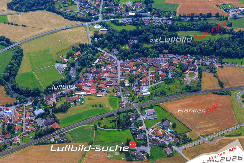Die Luftaufnahme Oberlangenstadt - Küps wurde vom UL-Flugzeug (keine Drohne) aus fotografiert.Hohe Druck- Auflösung-die Geschenkidee!