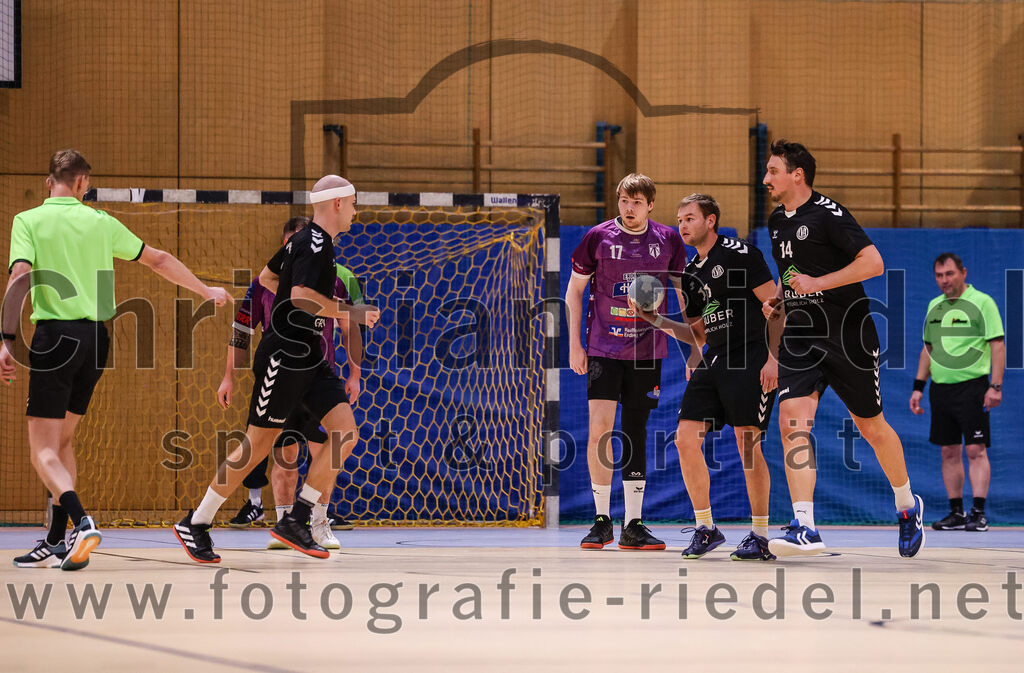 2024-11-09_024_SpVgg_Altenerding_gegen_TV_Altoetting | Erding, Deutschland, 09.11.2024:Handball, Bezirksoberliga Männer 2024 / 2025, 6. Spieltag, SpVgg Altenerding gegen TV Altötting, Endergebnis: 26:22Felix Zepf (TV Altötting, #7), Niklas Fleps (SpVgg Altenerding, #17), Tobias Huber (TV Altötting, #11), Stefan Baaken (TV Altötting, #14)Foto: Christian Riedel / fotografie-riedel.net