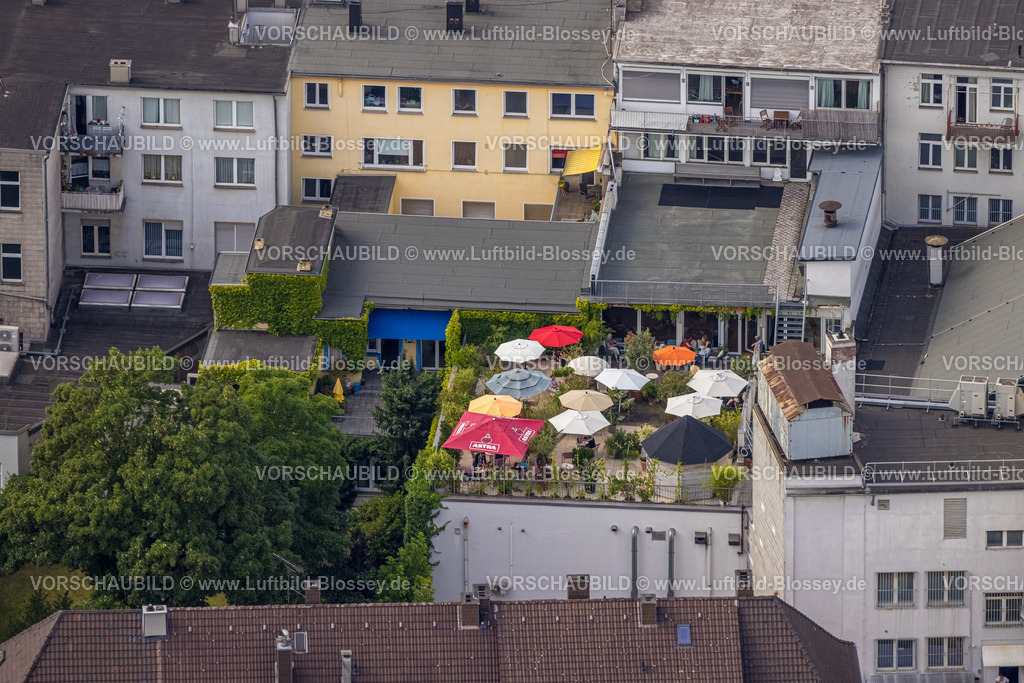 Witten230701435 | Luftbild, Cafe Leye Dachterrasse im Hinterhof mit Sonnenschirmen und Pavillon, Witten, Ruhrgebiet, Nordrhein-Westfalen, Deutschland
