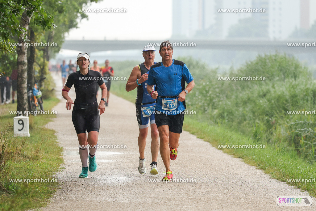 LUR_1277 | 34. M-net Erlanger Triathlon 2025 #erlangertriathlon  #mnettriathlon2025 #mnettriathlon #team #olympischedistanz #mitteldistanz #triathlon #maindonaukanal  #erlangertriathlon2025 #yourpictrs #tv1848 #tv1848erlangen  #triathlonbayern #sportinerlangen #demsportverbunden #sportshot_your_pictrs Copyright: www.sportshot.de