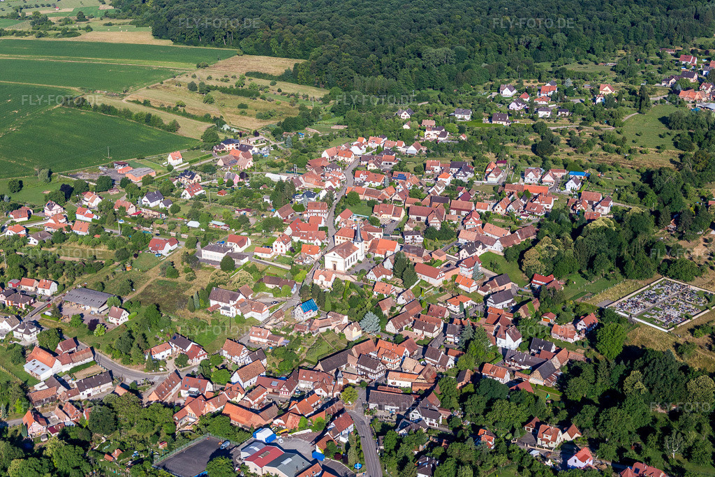Luftbild: landwirtschaftlichen Feldern und Nutzflächen in Lampertsloch im Bundesland Bas-Rhin in Frankreich. Foto: IMG_082973.jpg vom 26.06.2015 durch Werner Riehm/FLY-FOTO.de