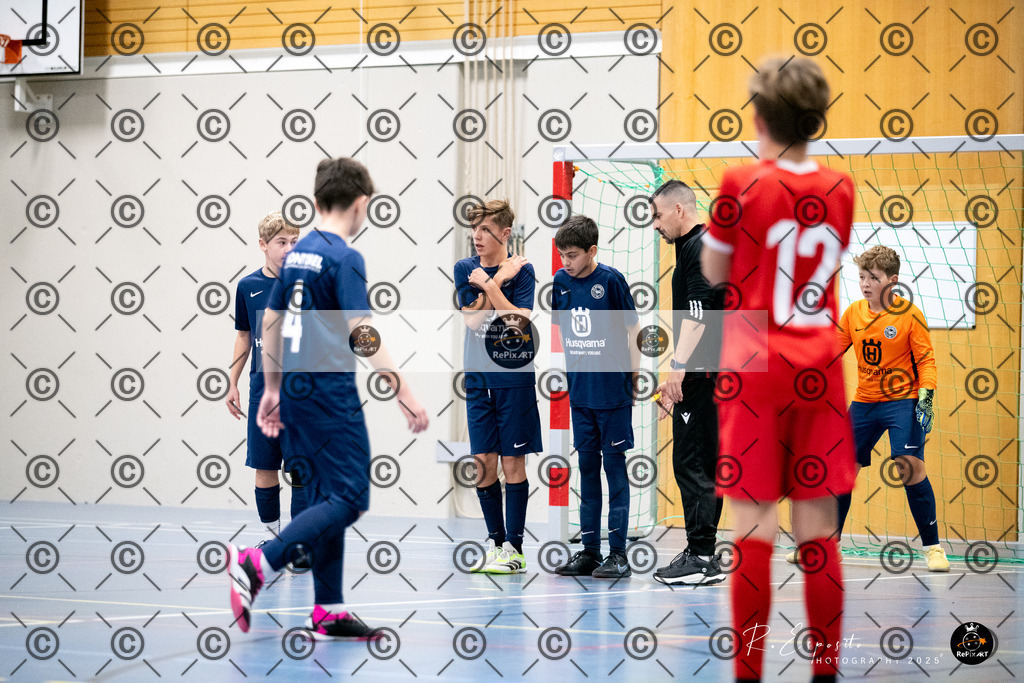 20251122_20251122_FCR-Hallenturnier-D-1_008-132 | Sport und Naturfotografie von Roberto Esposito zeigt echte Momente Bewegung und die Schönheit der Natur. Ausdrucksstarke Bilder schaffen Emotionen.