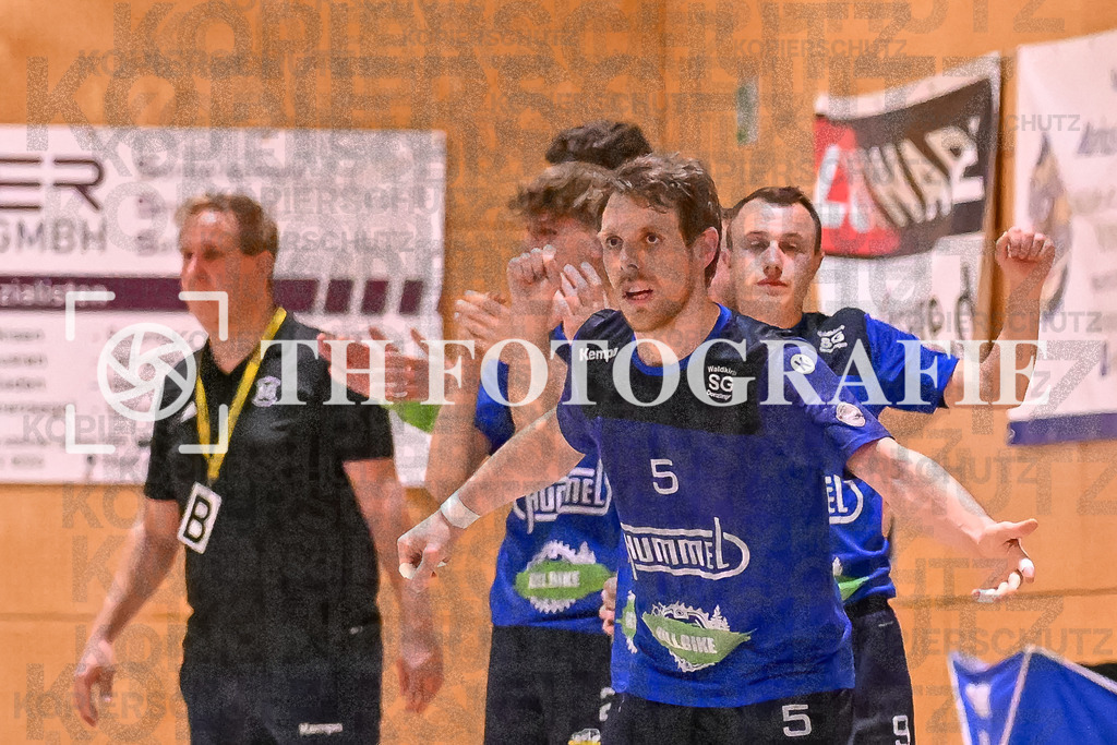 GER, SG Maulburg/Steinen - SG Walkirch/Denzlingen, Handball, Landesliga, 25. Spieltag, Saison 2023/2024, 27.04.2024 | Johannes Lehmann (SG Waldkirch/Denzlingen, #05), Philipp Brommer (SG Waldkirch/Denzlingen, #09)

GER, SG Maulburg/Steinen - SG Walkirch/Denzlingen, Handball, Landesliga, 25. Spieltag, Saison 2023/2024, 27.04.2024

Foto: TH Fotografie/Thomas Hess