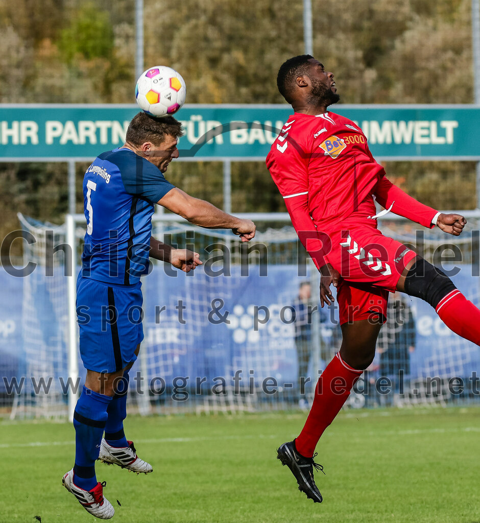 2023-11-04_101_FC_Langengeisling_gegen_VfL_Waldkraiburg | Erding, Deutschland, 04.11.2023:
Fußball, Bezirksliga Oberbayern Ost 2023 / 2024, 16. Spieltag, FC Langengeisling gegen VfL Waldkraiburg, Endergebnis: 2:0

Andreas Buchberger (FC Langengeisling, #5), Henry Oguti (VfL Waldkraiburg, #11)

Foto: Christian Riedel / fotografie-riedel.net