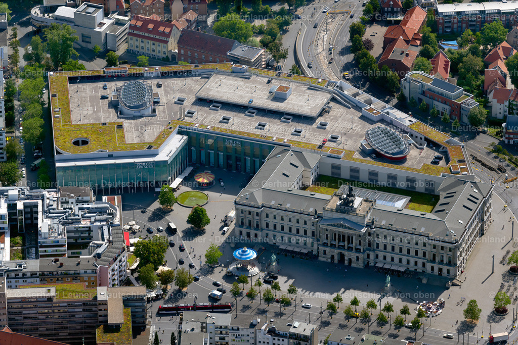 4035277 | BRAUNSCHWEIG 31.07.2020 Gebäude des Einkaufszentrum Schloss Arkaden Braunschweig in Braunschweig im Bundesland Niedersachsen. Betreiber ist die ECE Projektmanagement G.m.b.H. &amp; Co. KG. // Building of the shopping center Schloss Arkaden Braunschweig in Braunschweig in the state Lower Saxony. Operator is the ECE Projektmanagement G.m.b.H. &amp; Co. KG. Foto: Gerhard Launer