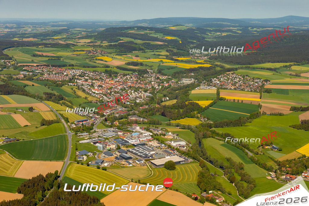 Das Luftbild zeigt :  Erbendorf - Die Luftaufnahme wurde 2024 vom UL-Flugzeug aus erstellt ( keine Drohne ) - Hochauflösende Luftaufnahme - Für grossformatige Ausdrucke geeignet. Die Geschenkidee !Mit Lizenz und Bildrechte bestellbar
