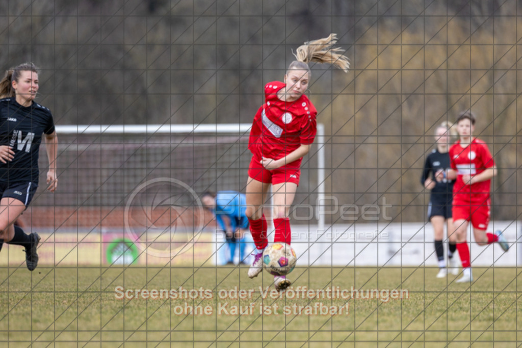 20250223_133557_0253 | #,1.FC Donzdorf (rot) vs. TSV Tettnang (schwarz), Fussball, Frauen-WFV-Pokal Achtelfinale, Saison 2024/2025, Rasenplatz Lautertal Stadion, Süßener Straße 16, 73072 Donzdorf, 23.02.2025 - 13:00 Uhr,Foto: PhotoPeet-Sportfotografie/Peter Harich