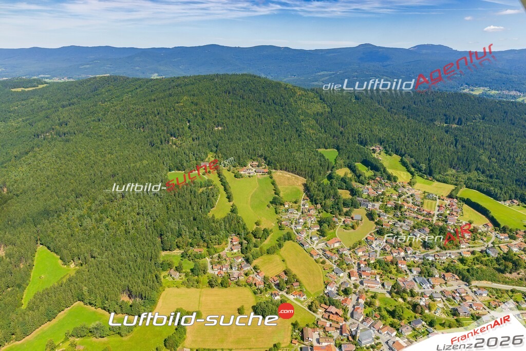 Luftaufnahme der Stadt Böbrach - Die Luftaufnahme wurde 2025 vom UL-Flugzeug heraus erstellt ( keine Drohne ) - Hochauflösende Luftaufnahme - für professionelle Ausdrucke geeignet. Die Geschenkidee !Mit Lizenz und Bildrechte bestellbar