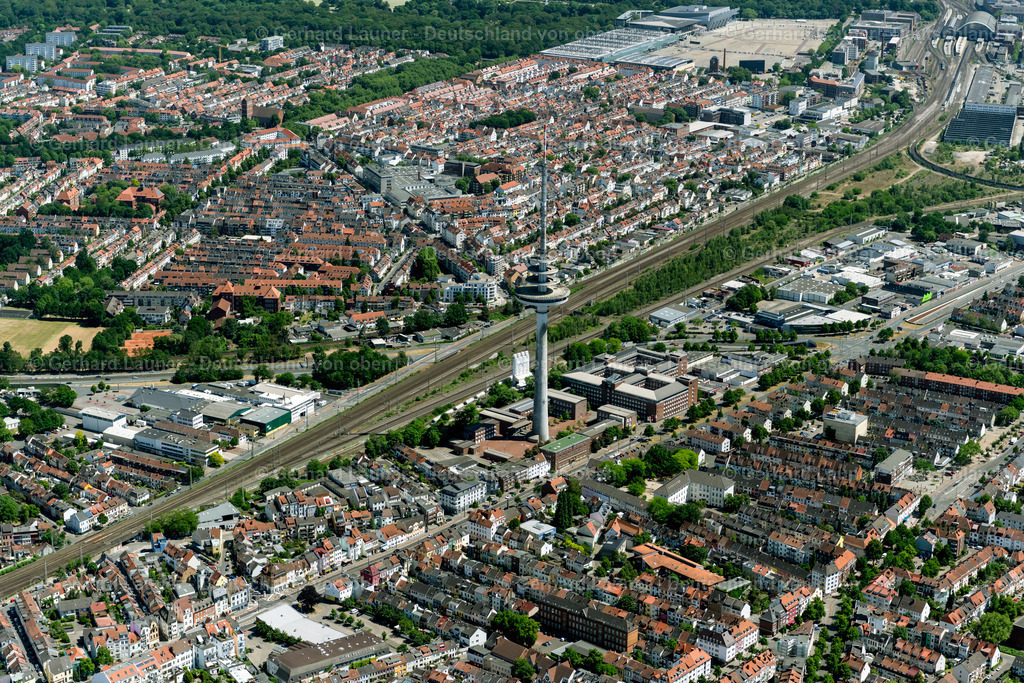 4029441 | BREMEN 01.06.2020 Fernmeldeturm - Fernsehturm im Stadtteil Walle im Norden von Bremen. // Television Tower in the Walle part in the North of Bremen in Germany. Foto: Gerhard Launer