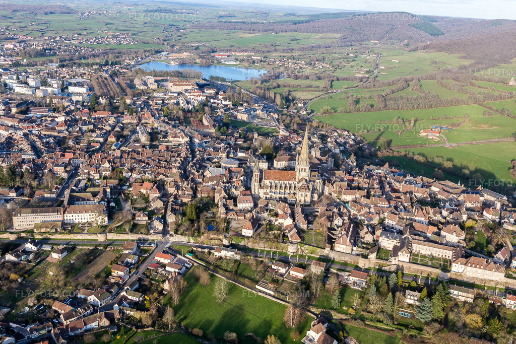 Aerial view: (Burgundy) in Autun in the state Saone et Loire, France. – Photo: IMG_105478.jpg taken on 04/01/2018 by Werner Riehm/FLY-FOTO.com – Resolution of the original: 5472 x 3648 px