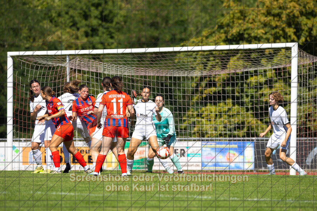 20260906_115100_0094_(c)_by_PhotoPeet | #,1.FC Donzdorf (weiß) vs. 1.FC Heidenheim 1846 (rot), Fußball, Frauen-Verbandspokal Gruppe 2, 2. Runde, Saison 2026/2027, Rasenplatz Lautertal Stadion, Süßener Straße 16, 73072 Donzdorf, 06.09.2026 - 11:00 Uhr,Foto: PhotoPeet / Sport- &amp; Eventfotografie / Peter Harich