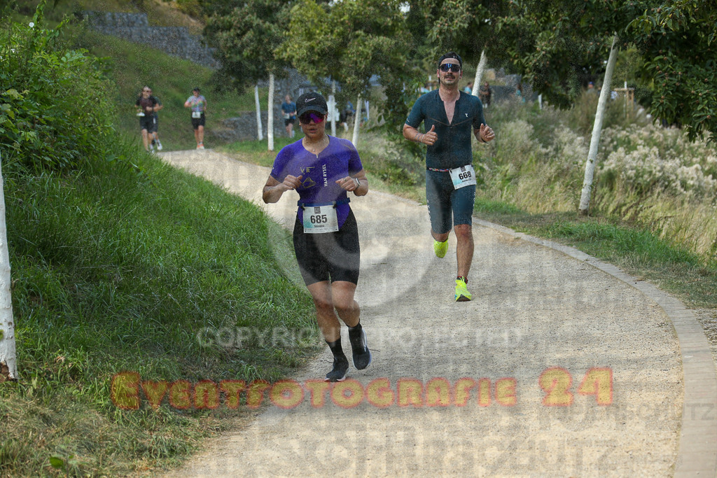 250824_1441_EX1_7129 | Sportfotografie im Rhein-Sieg Kreis, Köln, Bonn, NRW, Rheinland Pfalz, Hessen, etc. Unser Tätigkeitsfeld umfasst den Laufsport vom Volkslauf über den Marathon, Duathlon, Triathon bis zum Ultralauf wie Kölnpfad Ultra oder Schindertrail.