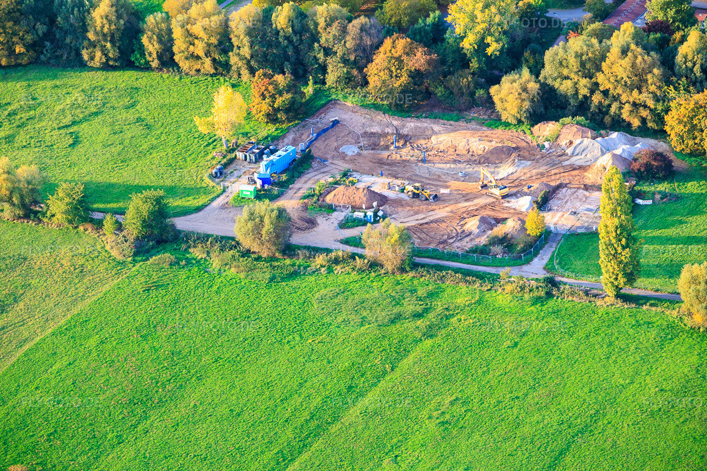Luftbild: Rückbau der Erdölförderanlagen an der Queich im Ortsteil Queichheim in Landau im Bundesland Rheinland-Pfalz in Deutschland. Foto: IMG_150303.jpg vom 15.10.2025 durch Werner Riehm/FLY-FOTO.de