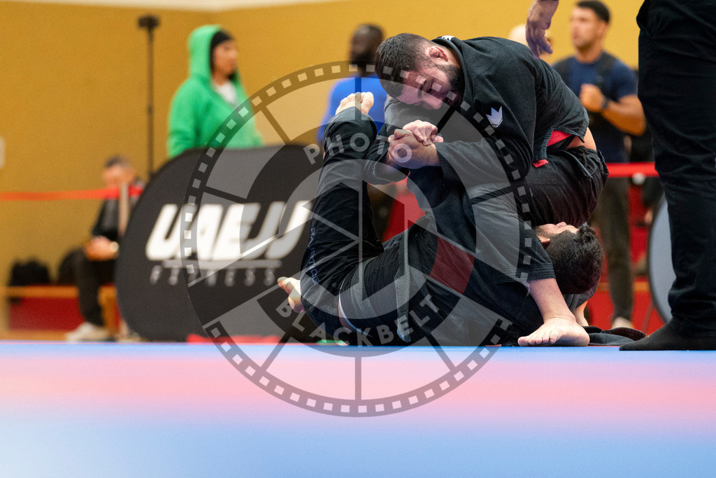20231118PBB12492 | Fighters compete during the AJP Tour 600 Frankfurt Championship in Frankfurt/Main, Germany, on November 18, 2023.